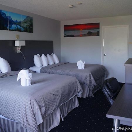 Howard Johnson By Wyndham Gananoque Exterior photo