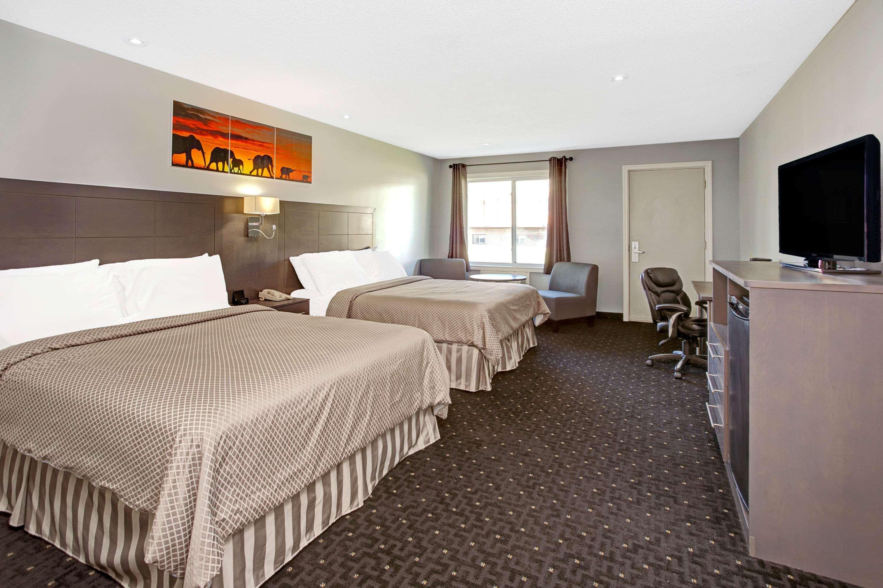 Howard Johnson By Wyndham Gananoque Exterior photo