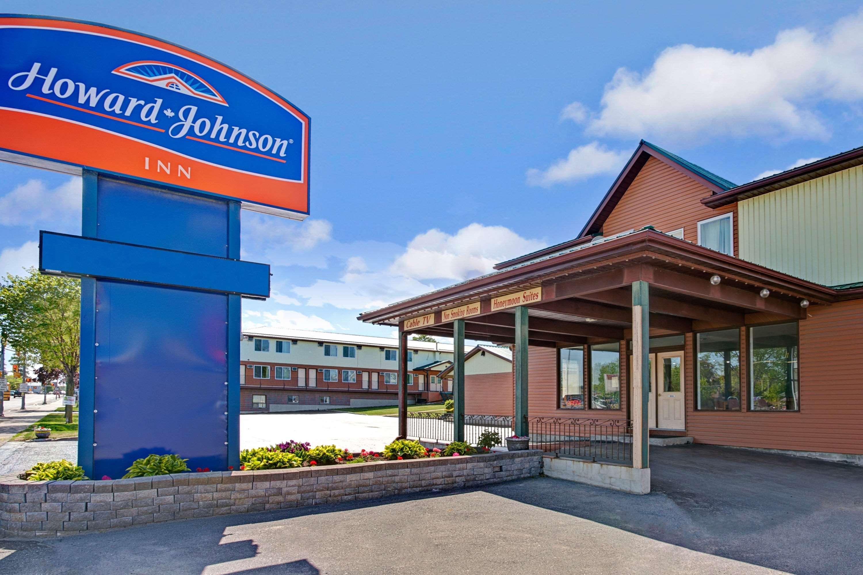 Howard Johnson By Wyndham Gananoque Exterior photo