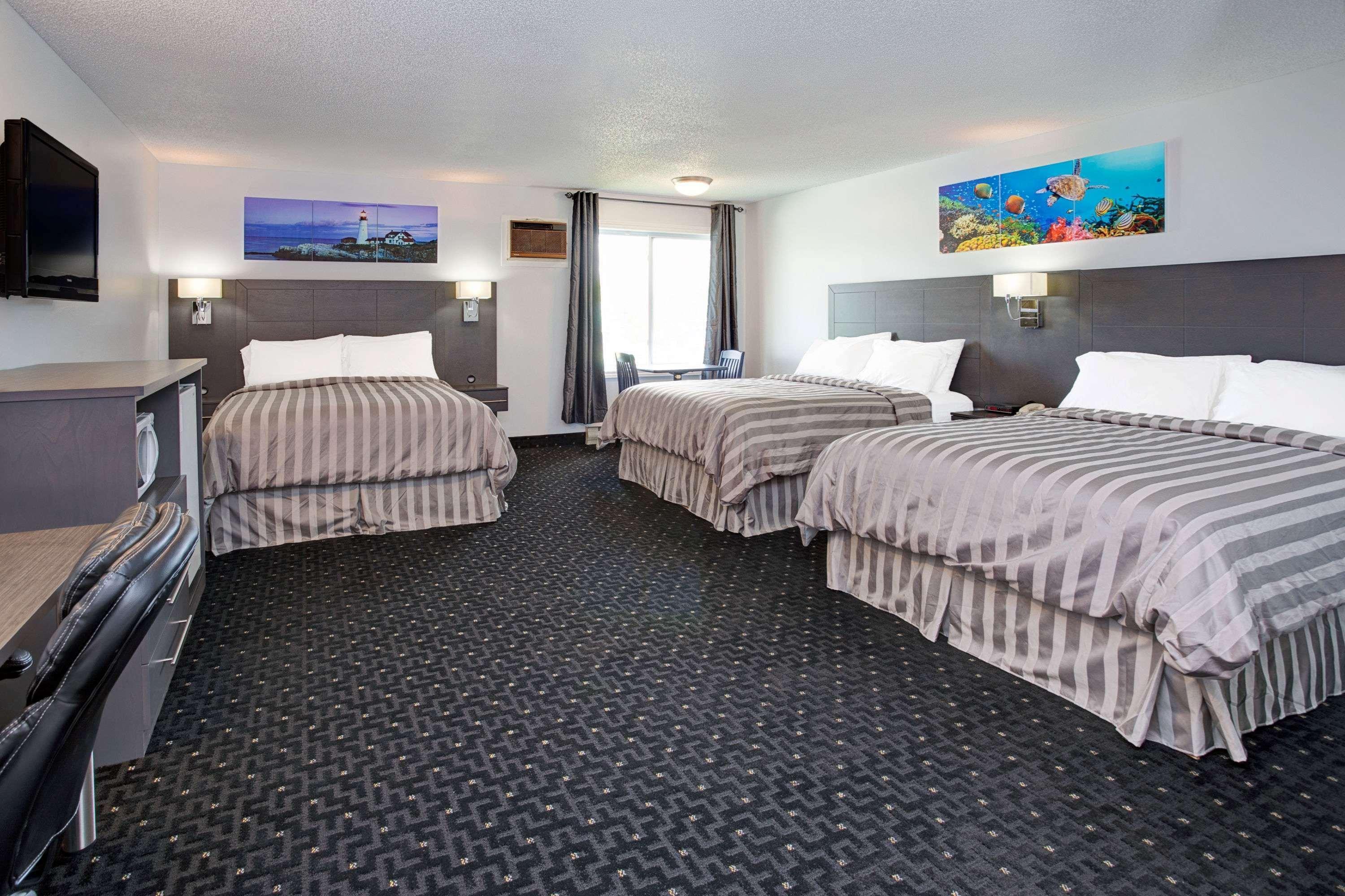 Howard Johnson By Wyndham Gananoque Exterior photo