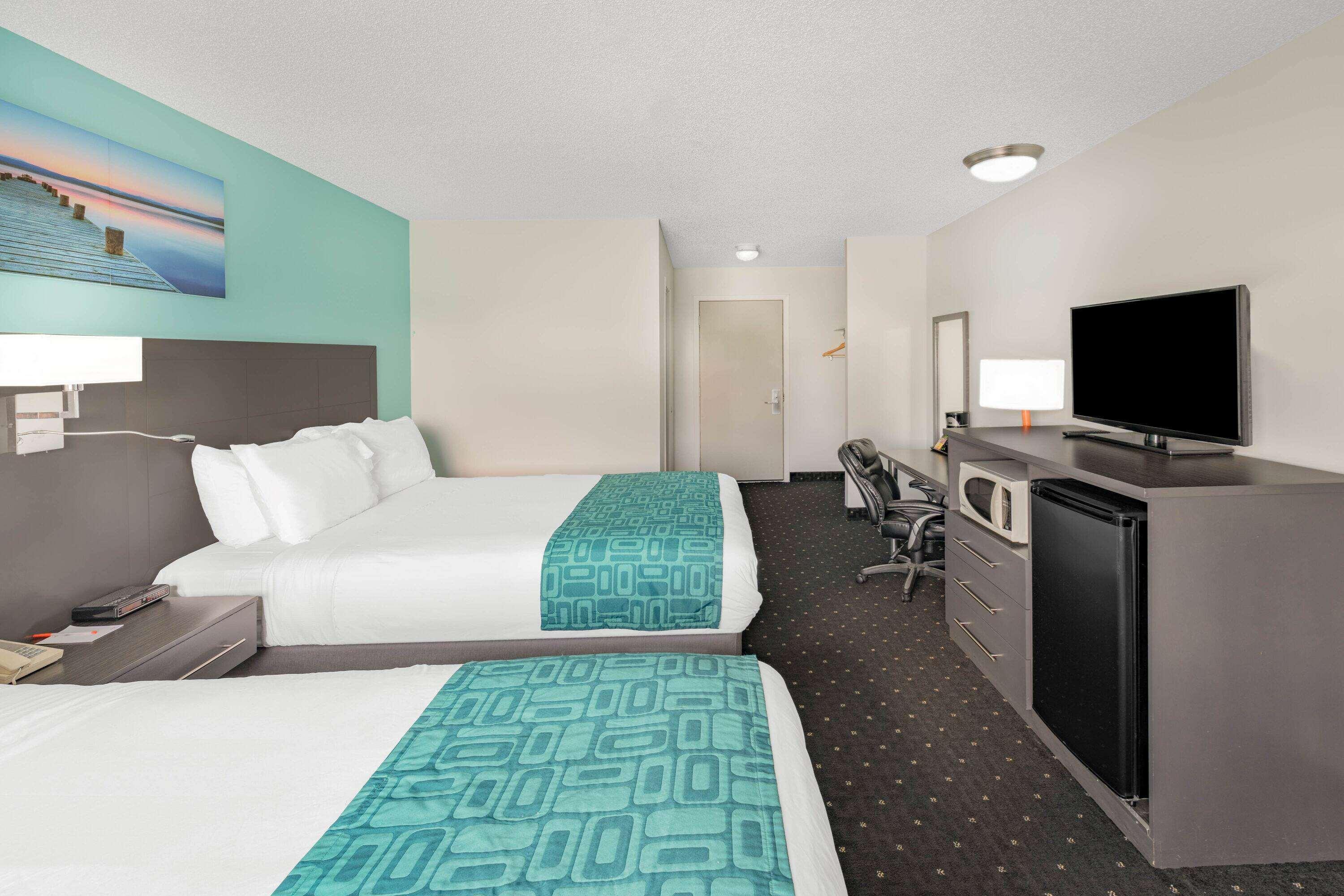 Howard Johnson By Wyndham Gananoque Exterior photo