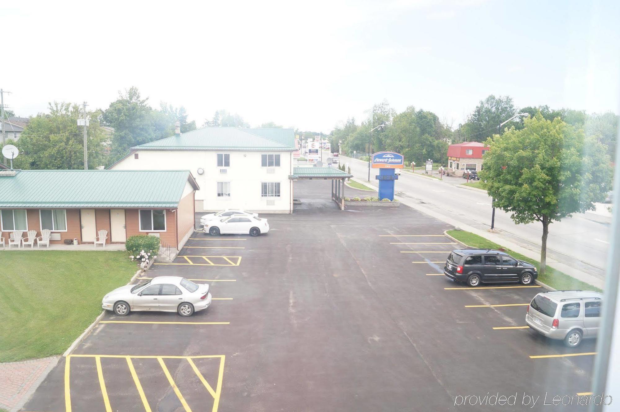 Howard Johnson By Wyndham Gananoque Exterior photo